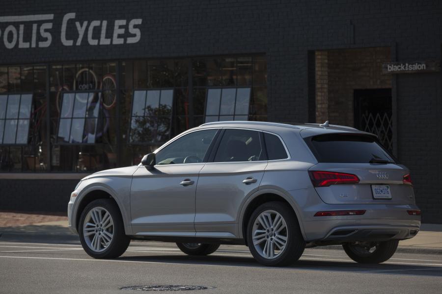  Audi Q5 2.0T Quattro 2017 года  (NA) (фото 37 из 40)